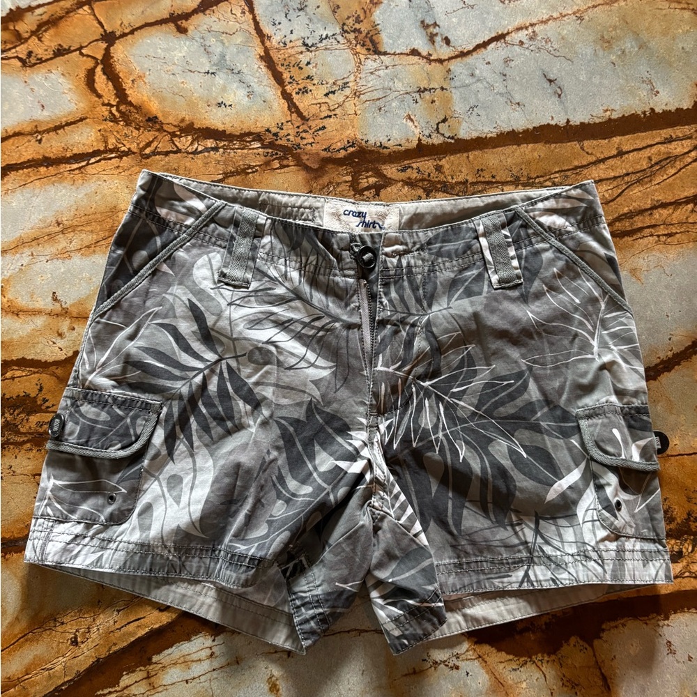Tropical Leaf Print Women's Cargo Shorts